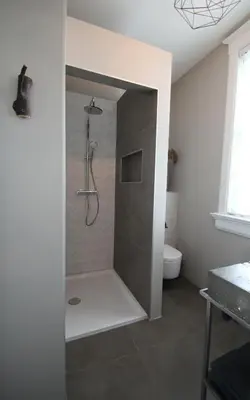 a bathroom with a shower with a toilet at Het Spoorhuis Uithoorn in Uithoorn