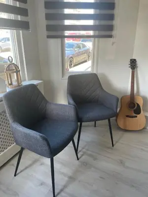 two chairs in a room with a guitar and a guitar at SteR Appartement Zandvoort in Zandvoort