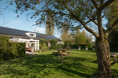 a picnic table in a yard with a tree at Marenhoeve in Houten