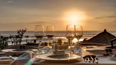 a table with glasses of wine on the beach at Sea Star Egmond aan Zee in Egmond aan Zee