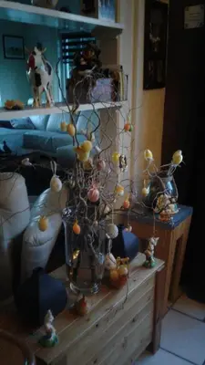 a table with a tree with ornaments on it at B&B Marialin in Wijdewormer