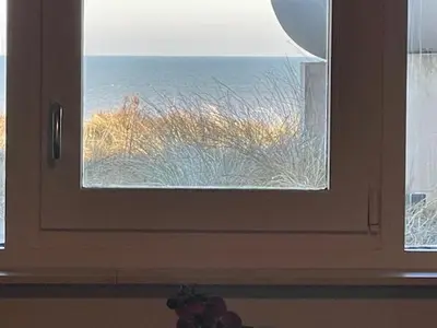 a window with a view of the ocean at B&B Zeespiegel in Zandvoort