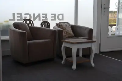a living room with two chairs and a table at Hotel Restaurant de Engel in Lisse