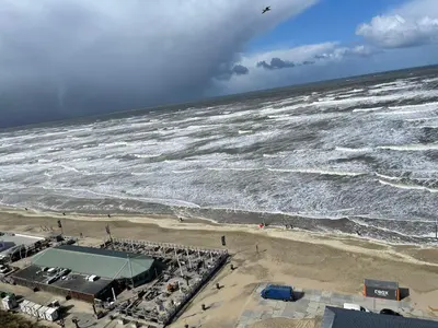 an aerial view of a beach with the ocean at De Steltloper in Zandvoort