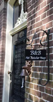 a sign on the side of a brick building at Het Twiscker Huys in Twisk