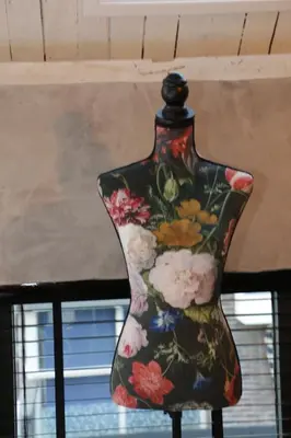 a vase with flowers on it sitting on a table at B&B de Petrakerk in Rijnsburg