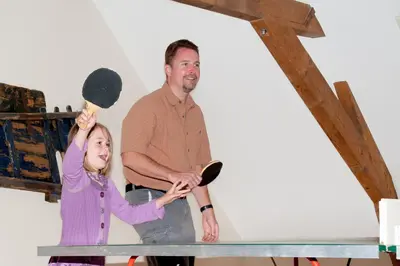 a man and a young girl holding a paddle at Sint Nicolaashoeve in Nieuwveen