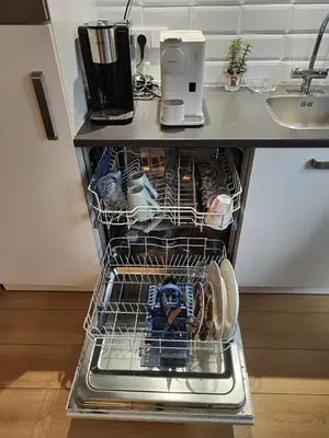 a dishwasher with a rack full of dishes at Yuki in Zandvoort