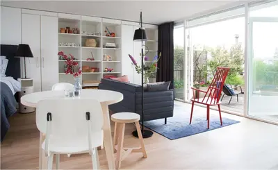 a living room with a white table and chairs at BB Museumquarter in Amsterdam