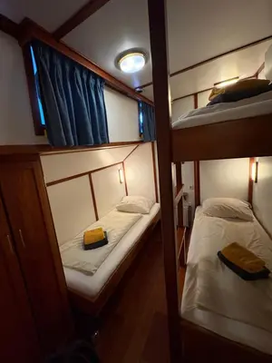 two bunk beds in a small room with a mirror at Hotelboot Zwaan in Amsterdam