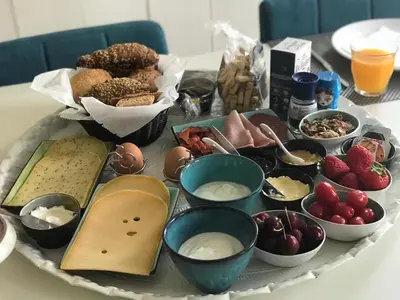 a table with a tray of food on a table at Paleis Noordeinde in Grootschermer