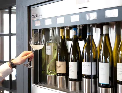 a person is holding a glass of wine at Fletcher Hotel - Restaurant Nautisch Kwartier in Huizen