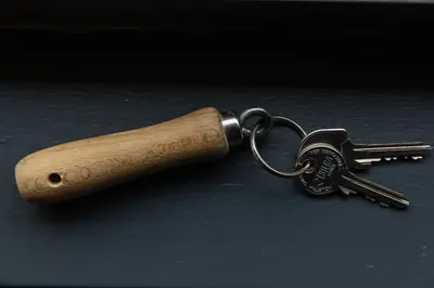 a wooden gun keychain with a wooden stick at De oude slaght- luxe suite met buitensauna in Zaandam
