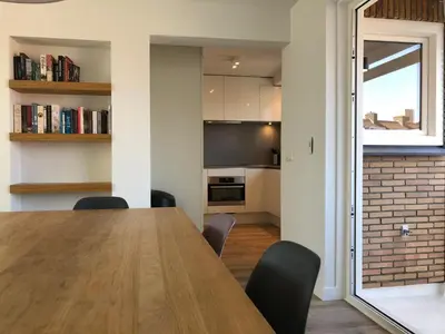 a dining room and kitchen with a table and chairs at Casa del Cisne 2 in Zandvoort