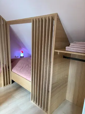a small room with a bed and a shelf at Casa Bon Bini in Egmond aan Zee