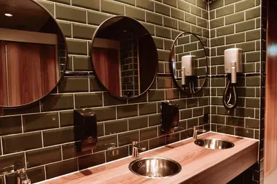 a bathroom with two sinks and two mirrors at Durty Nelly's Inn in Amsterdam