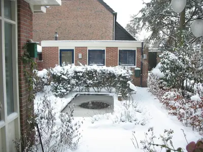 a yard covered in snow in front of a house at De Krasse Man in Edam