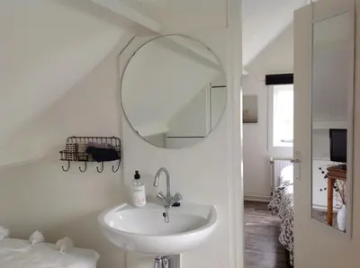 a bathroom with a sink and a mirror at Me Oissie in Egmond aan Zee