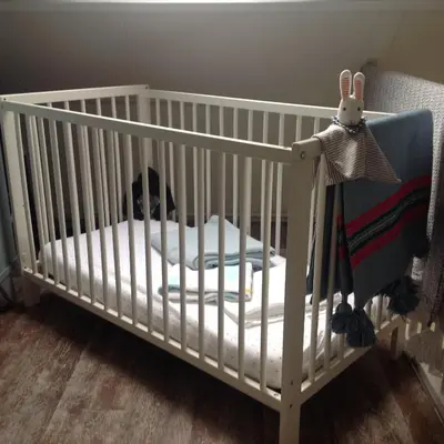 a white crib with a stuffed animal in it at Me Oissie in Egmond aan Zee