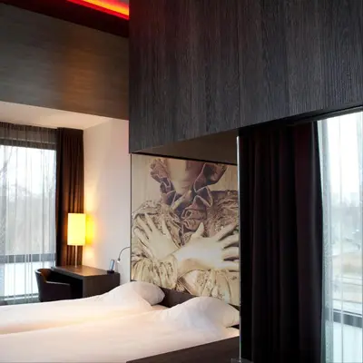 a hotel room with a bed and a painting on the wall at Skotel Amsterdam, Hotelschool The Hague in Amsterdam