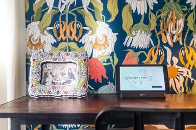 a laptop computer sitting on a table next to a bag at SWEETS - Meeuwenpleinbrug in Amsterdam
