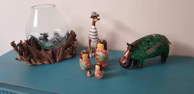 a blue table with figurines of a pig and a lamp at JaBaKi Garden House in Hoofddorp