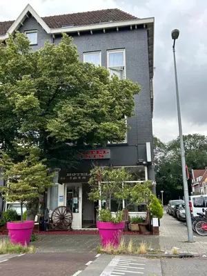 a building with pink flower pots in front of it at Hotel Isis in Amsterdam
