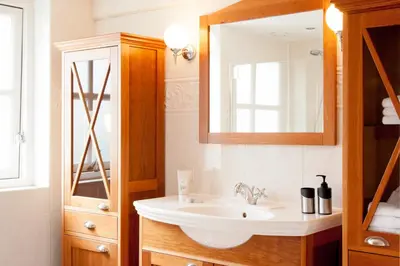 a bathroom with a sink and a mirror at Het Jaarsveldhof in Montfoort