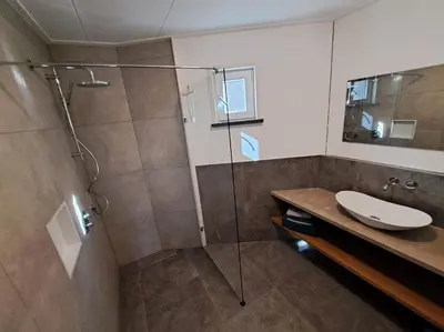 a bathroom with a glass shower and a sink at Apud nos Domi in Polsbroek