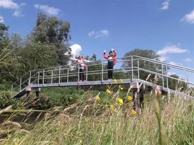 a group of people standing on a bridge at Apud nos Domi in Polsbroek
