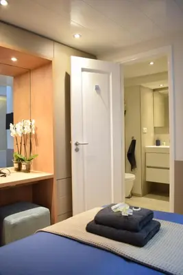 a bedroom with a bed and a bathroom at Singel Residence in Amsterdam