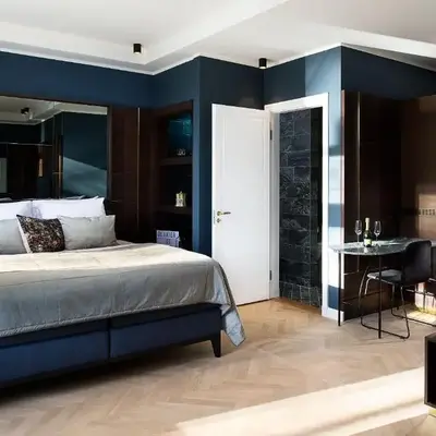 Spinoza Suites