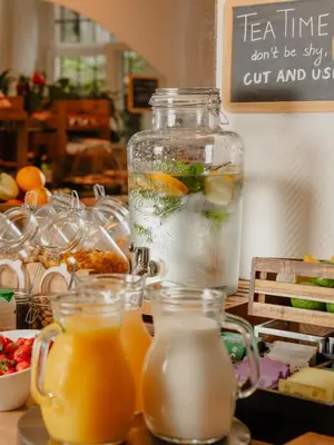 a jar of lemonade and a pitcher of orange juice at Hotel Fita in Amsterdam