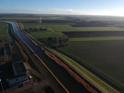 an aerial view of a river and fields at Gastenverblijf appartement tussen Alkmaar en Hoorn in Oterleek