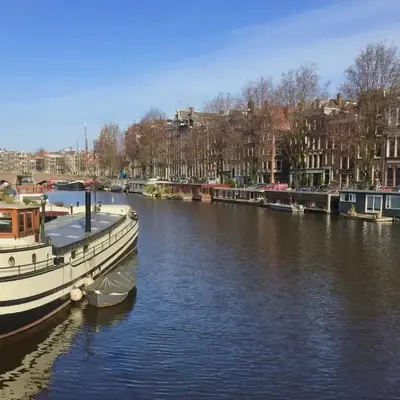 Top-notch apartment along canal in historic centre