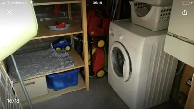 a laundry room with a dryer and a washing machine at Vakantiehuis Lara in Warmenhuizen