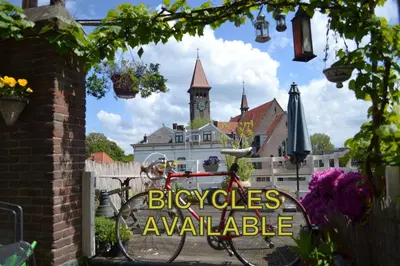 a bike parked in front of a castle at B&B Limes Oudwijk in Utrecht