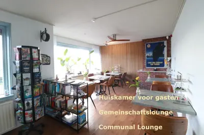 a room with a table and a dining room at Zeelui in Egmond aan Zee