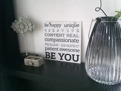 a sign on top of a black shelf with a vase at BedStay41 in Oudewater