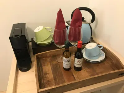 a tray with two bottles of wine and a blender at Nabij de Molen in Wijdenes