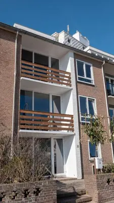 an apartment building with a balcony on the side at Appartementen De Boulevard in Zandvoort