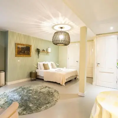 NEW! Modern Gallery Nassau Canal Suite