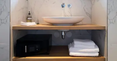 a bathroom with a sink and a bowl on a shelf at Boutiquerooms WesterVilla Amsterdam in Amsterdam