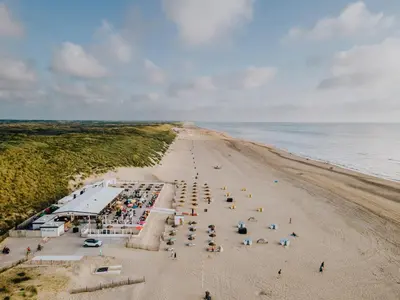 an overhead view of a beach with a crowd of people at Studio Pit-Stop in Zandvoort