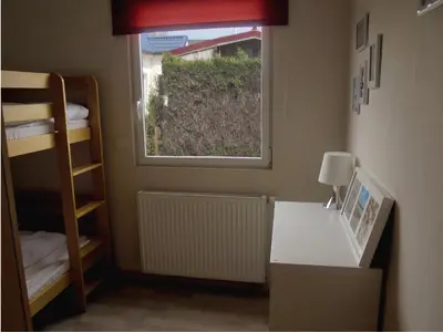 a small room with a desk and a window at Haus zum Leuchtturm Ferienpark Vislust Niederlande Ijsselmeer in Wervershoof