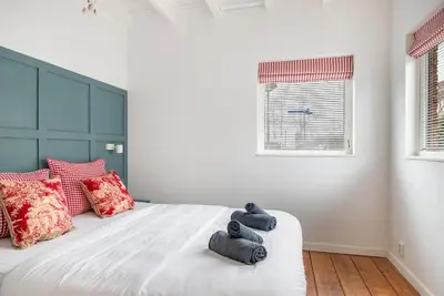 a bedroom with a large bed with two stuffed animals on it at Het Zeepaartje, knus en gezellig in Noordwijkerhout