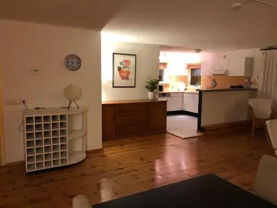 a room with a kitchen and a living room at Familiehuis Achter de Duijnhoeve Bakkum in Zuidbakkum