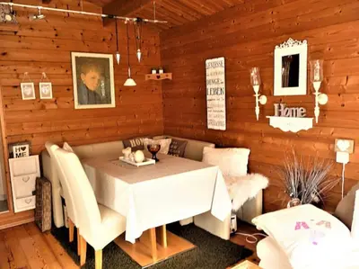a dining room with a white table and chairs at Ferienpark Vislust Haus De Graaf Niederlande Ijsselmeer in Wervershoof