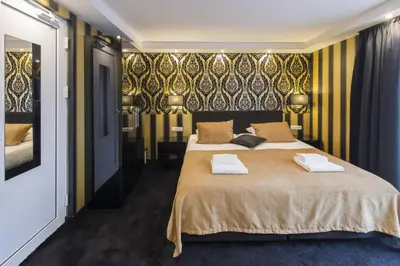 a bedroom with a large bed with two towels on it at Villa Monte Dana in Zwanenburg