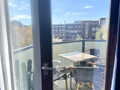 a balcony with a table and chairs on a balcony at Bed & Ontbijt Haddock in Almere